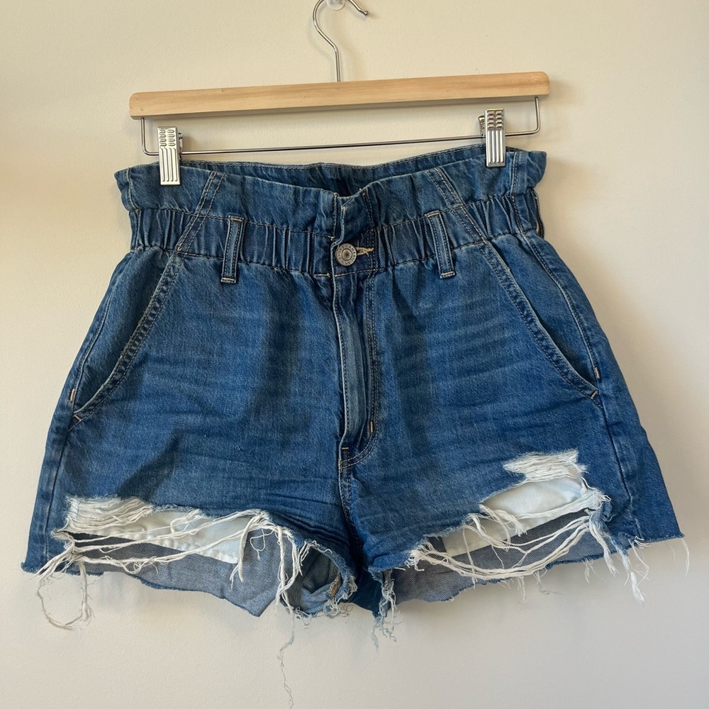 American Eagle 🦅 Paperbag style shorts!